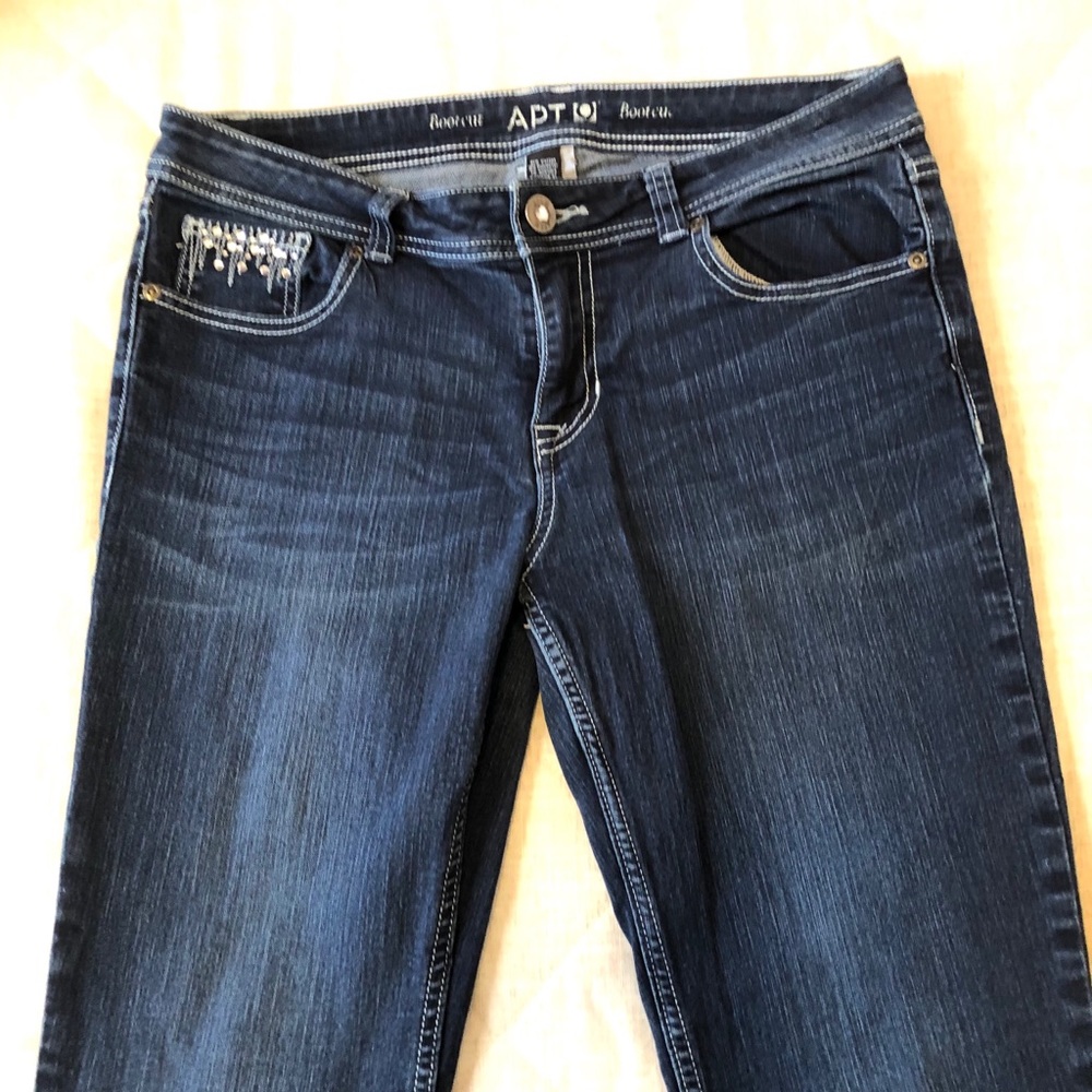 Blue Bootcut Jeans, pocket bling